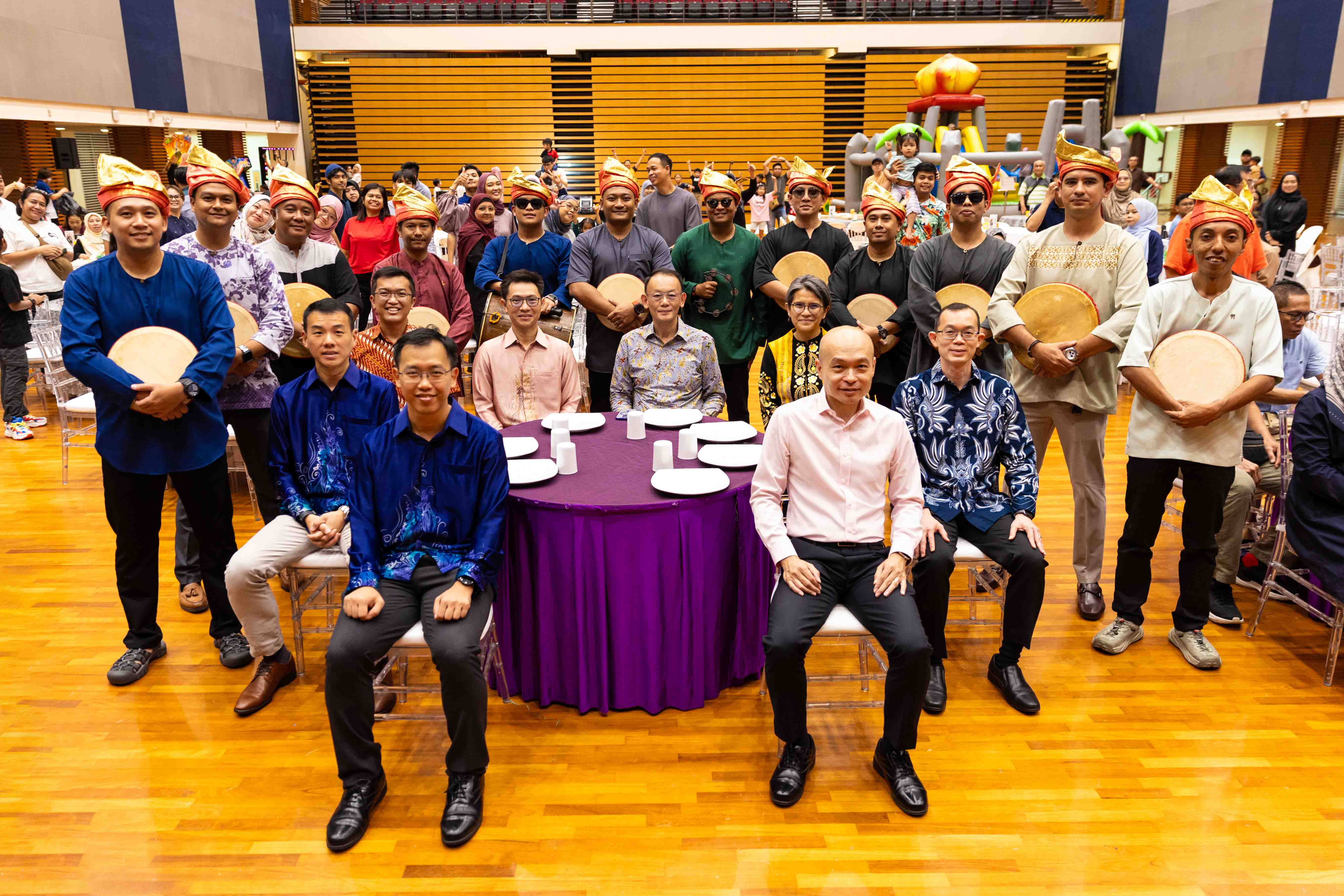 LKM management committee, the Commissioner of Police and a kompang group pose fot a group photograph.